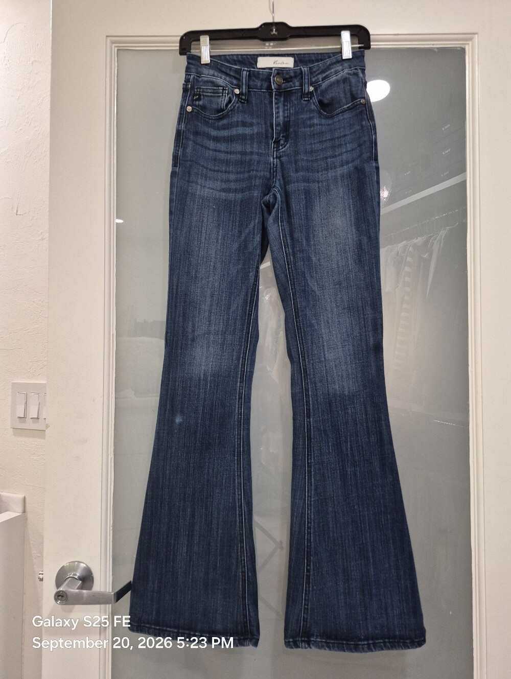 KanCan brand jeans, Sz. 3/25, High-rise fit dark wash with flared leg.